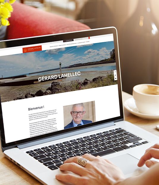 Le site de Gérard Lahellec présente ses engagements et actions en tant que sénateur des Côtes d'Armor. Il met en avant son travail au sein de la Commission de l'aménagement du territoire et du développement durable, ses prises de position sur divers sujets comme la défense du droit de grève, la sauvegarde des facteurs et le rejet du CETA. Le site inclut des actualités, des idées et des moyens de contact pour les citoyens.